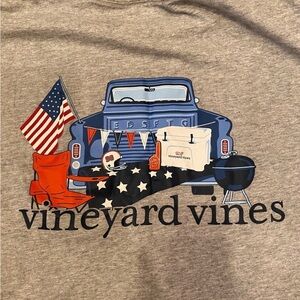 Vineyard Vines Gray L tailgate tee